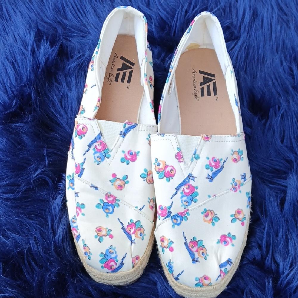 American Eagle Outfitters White and Blue Espadrilles Floral Design